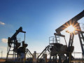 توقعات أكثر سلبية لتداولات النفط