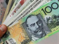 الدولار الإسترالي يتمكن من كسر القناة الهابطة