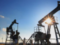 أسعار النفط تواجه تراجعا بدعم من زيادة الإمدادات